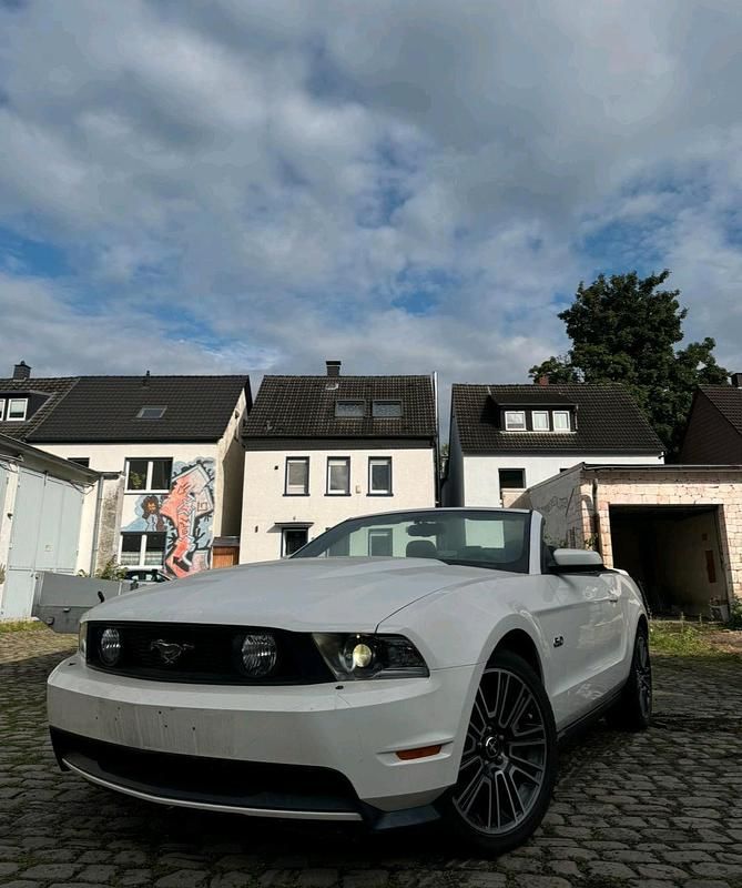 Weiß Gebraucht 2025 Ford Mustang GT Cabrio | 24.950 € - Bild 1/4