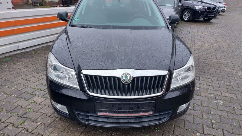 Schwarz Gebraucht 2010 Skoda Octavia Kombi | 3.490 € (Fairer Preis) - Bild 1/4