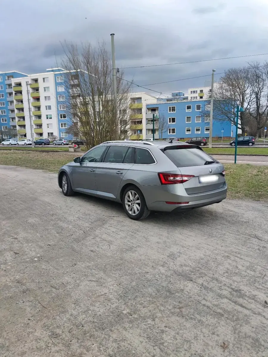 Gebraucht Skoda Superb 150 PS (110 kW) 2015 Grau Kombi