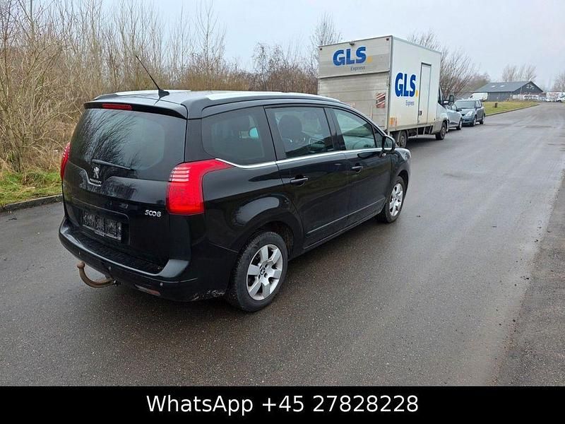 Gebraucht Peugeot 5008 Allure 120 PS (88 kW) 2016 Schwarz Limousine