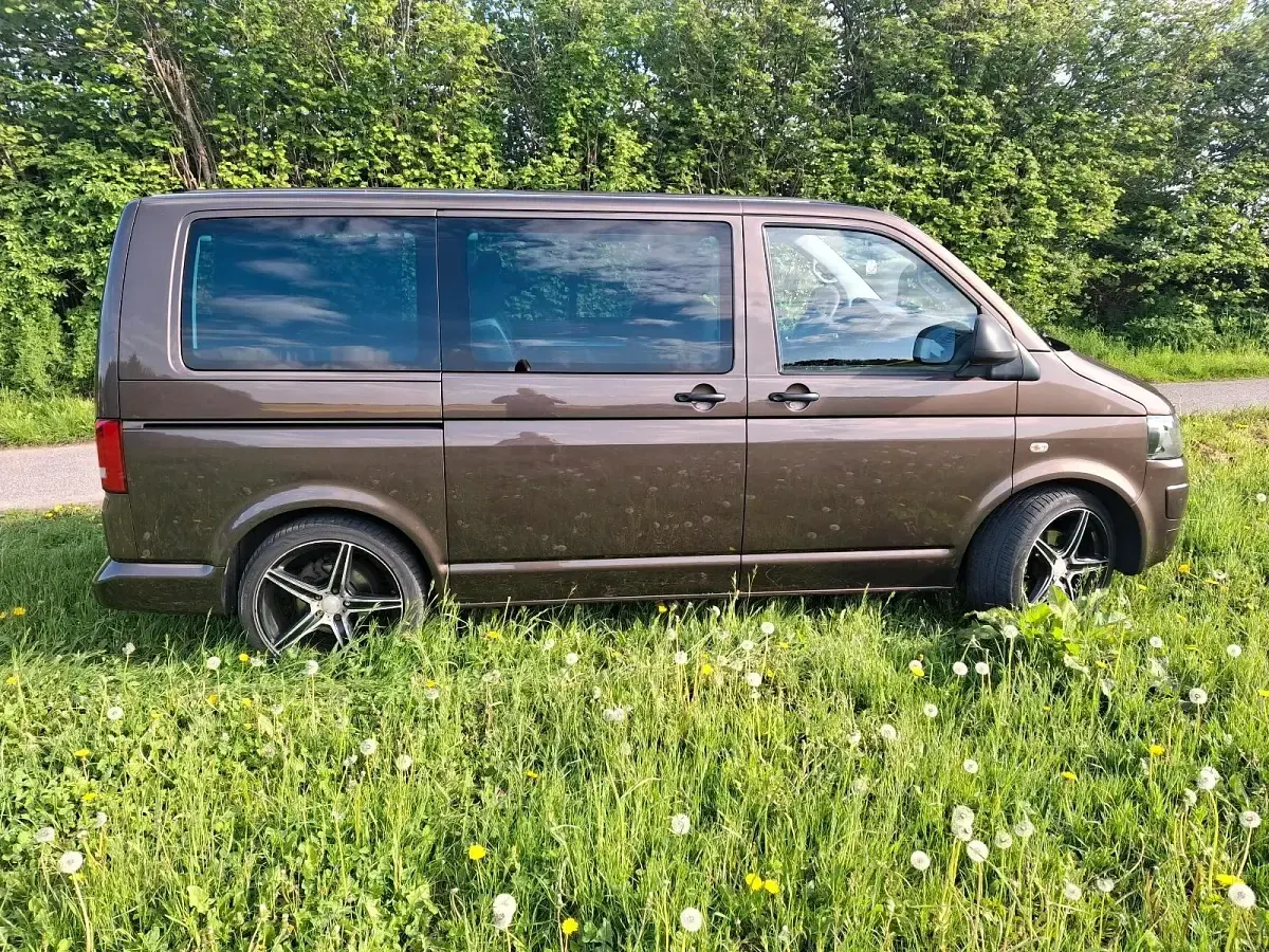 Gebraucht VW Multivan 140 PS (102 kW) 2012 Braun Van / Kleinbus