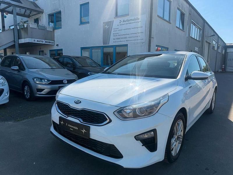 Second-hand Kia Ceed Vision 120 CP (88 kW) 2019 Alb Hatchback