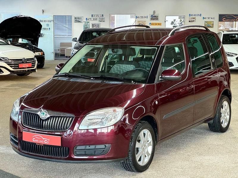 Rot Gebraucht 2009 Skoda Roomster Plus Edition Van / Kleinbus | 7.990 € - Bild 1/4
