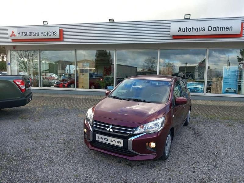 Bordeauxrotmet. Neu 2025 Mitsubishi Space Star Select Kleinwagen | 13.800 € - Bild 1/4