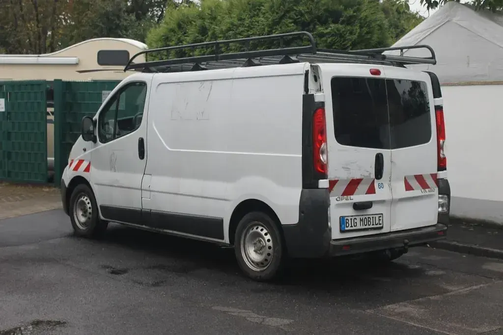 Gebraucht Opel Vivaro 90 PS (66 kW) 2007 Weiß Van / Kleinbus
