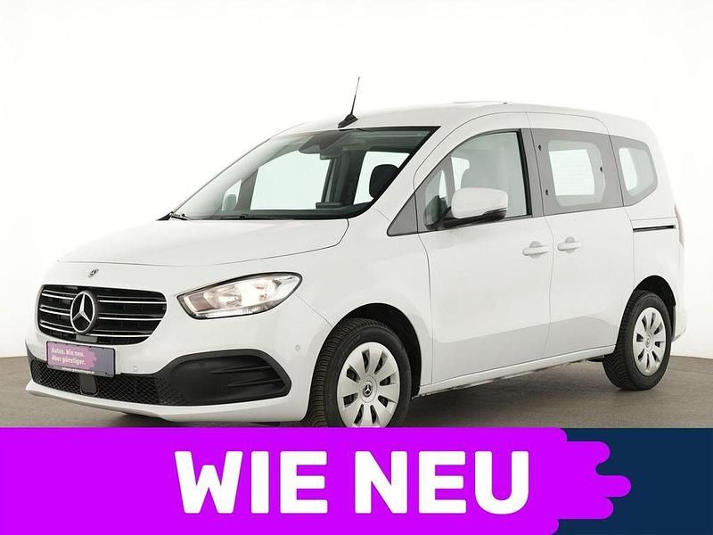 Weiß Gebraucht 2023 Mercedes T180 Van / Kleinbus | 24.649 € (Guter Preis) - Bild 1/4