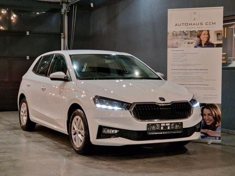 Gebraucht Skoda Fabia Ambition 95 PS (69 kW) 2022 Weiß Limousine