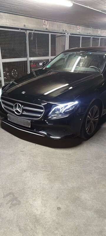 Schwarz Gebraucht 2019 Mercedes 220 Avantgarde | 15.500 € (Guter Preis) - Bild 1/4