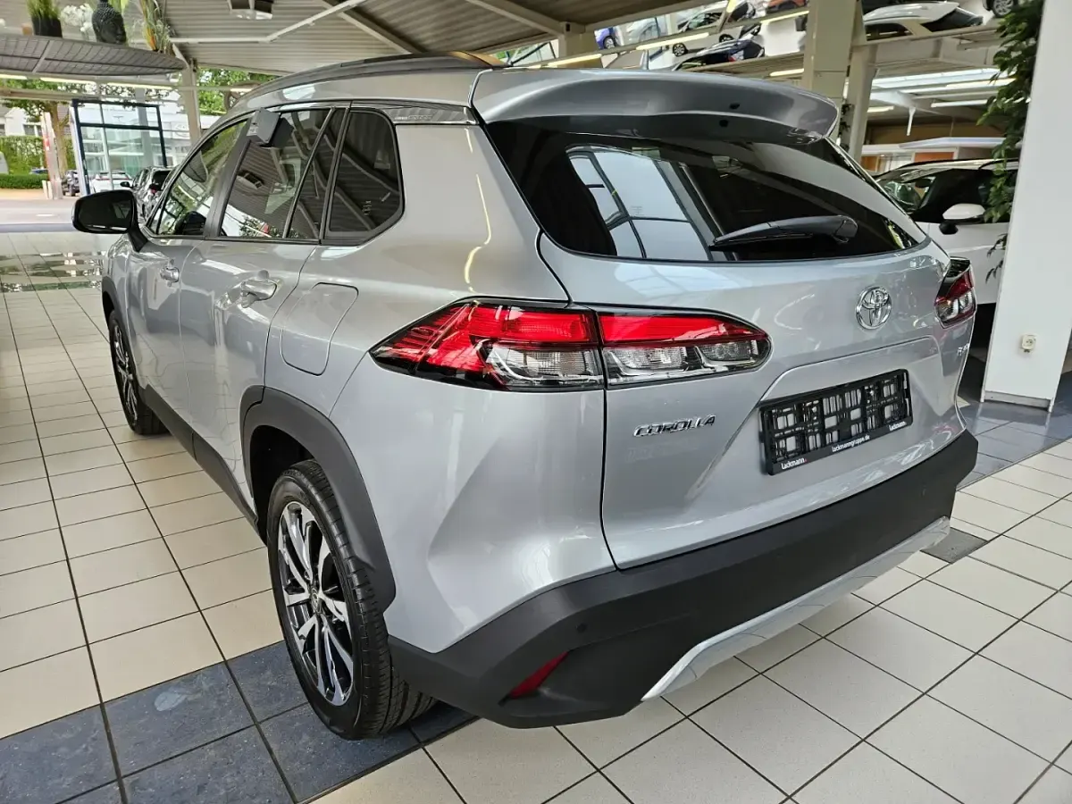 Gebraucht Toyota Corolla Cross Team 140 PS (102 kW) 2025 Silber SUV