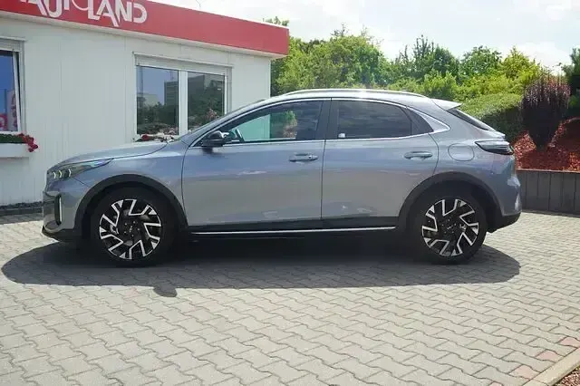 Neu Kia XCeed 179 PS (131 kW) 2026 Lunarsilbermet. SUV