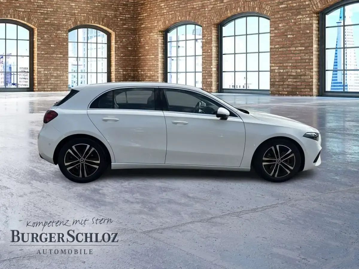 Gebraucht Mercedes A200 150 PS (110 kW) 2025 Unilack polarweiß Limousine