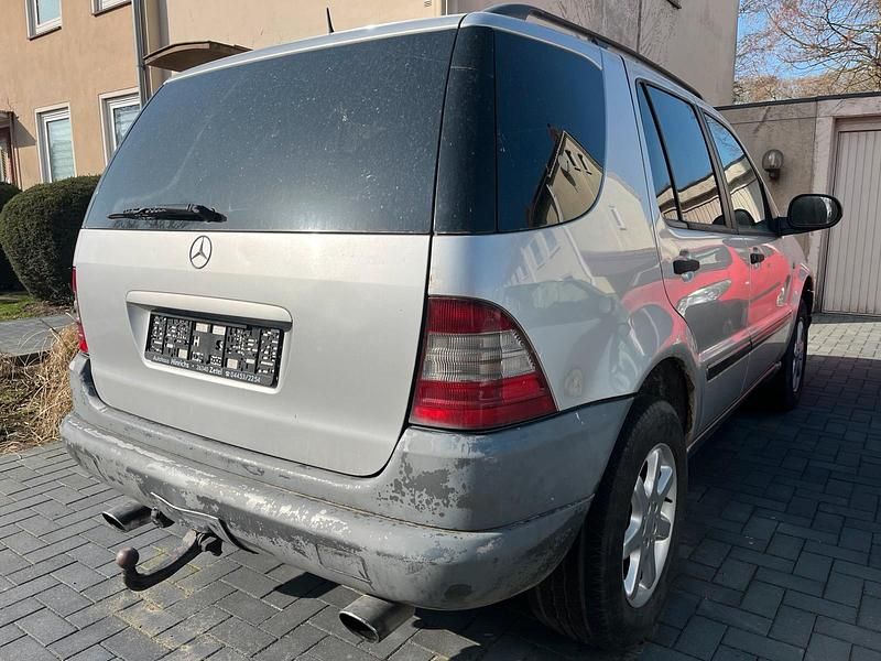 Gebraucht Mercedes ML270 170 PS (125 kW) 2000 Silber SUV