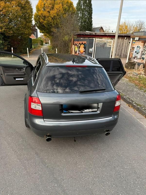 Grau Gebraucht 2001 Audi A4 Sport Kombi | 4.950 € - Bild 1/4