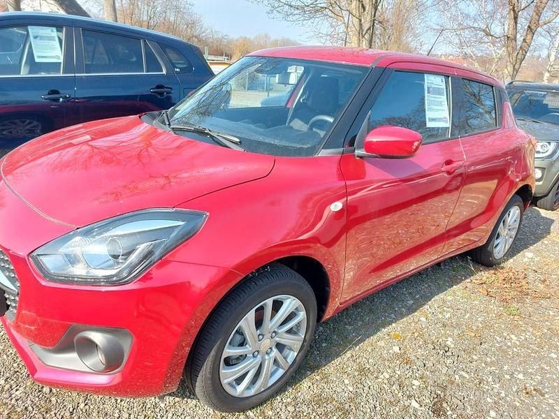 Gebraucht Suzuki Swift 83 PS (61 kW) 2023 Rot Kleinwagen