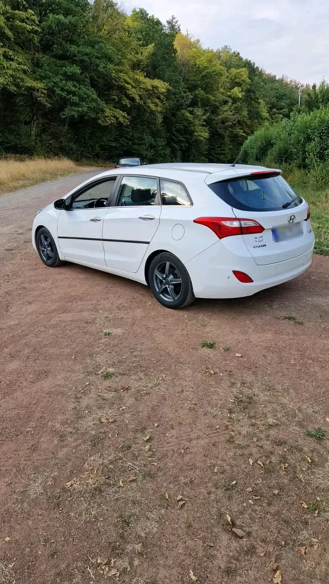 Gebraucht Hyundai i30 110 PS (80 kW) 2014 Weiß Kombi