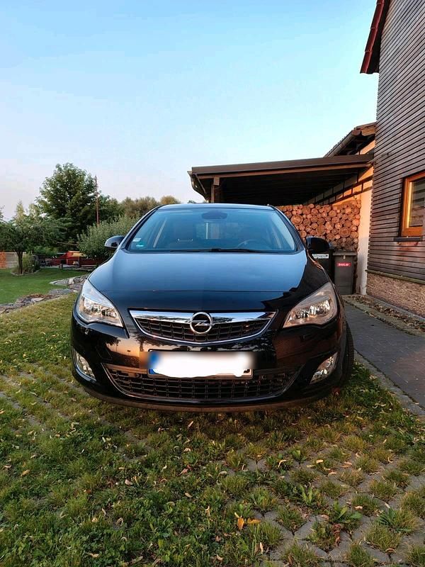 Schwarz Gebraucht 2011 Opel Astra Kleinwagen | 3.900 € (Guter Preis) - Bild 1/4