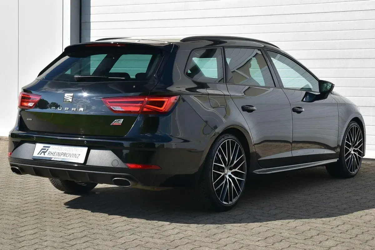 Używany Seat Leon 4Drive 300 KM (220 kW) 2017 Czarny Kombi