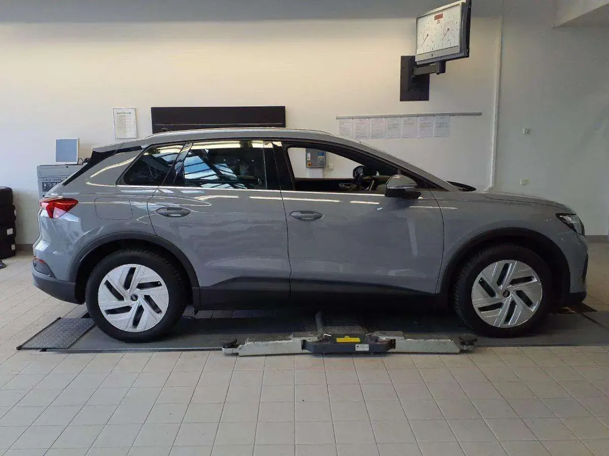 Gebraucht Audi Q4 e-tron Comfort 125 kW (170 PS) 2023 Kieselgrau SUV