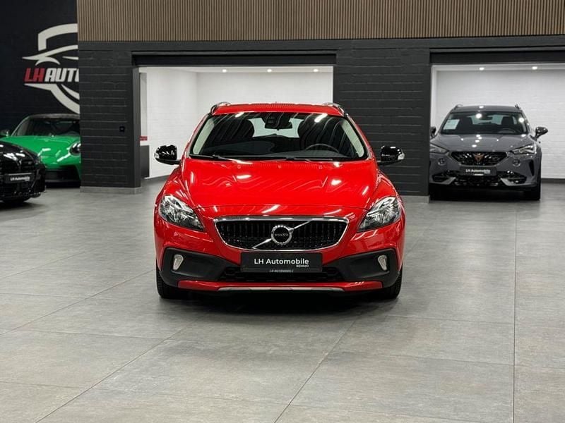 Rot Gebraucht 2018 Volvo V40 CC Basis Kombi | 7.990 € (Superpreis) - Bild 1/4