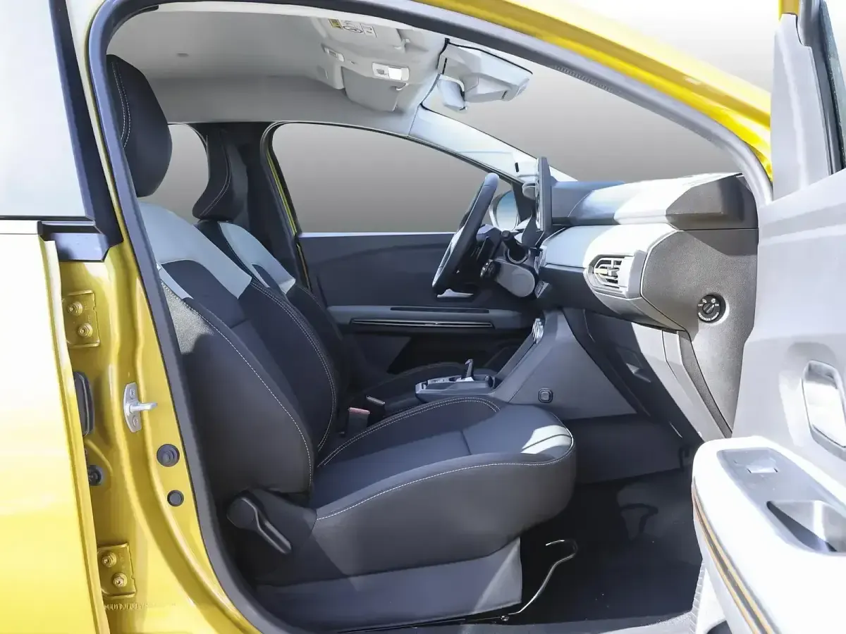 Gebraucht Dacia Sandero Extreme 114 PS (83 kW) 2026 Amber yellow Limousine