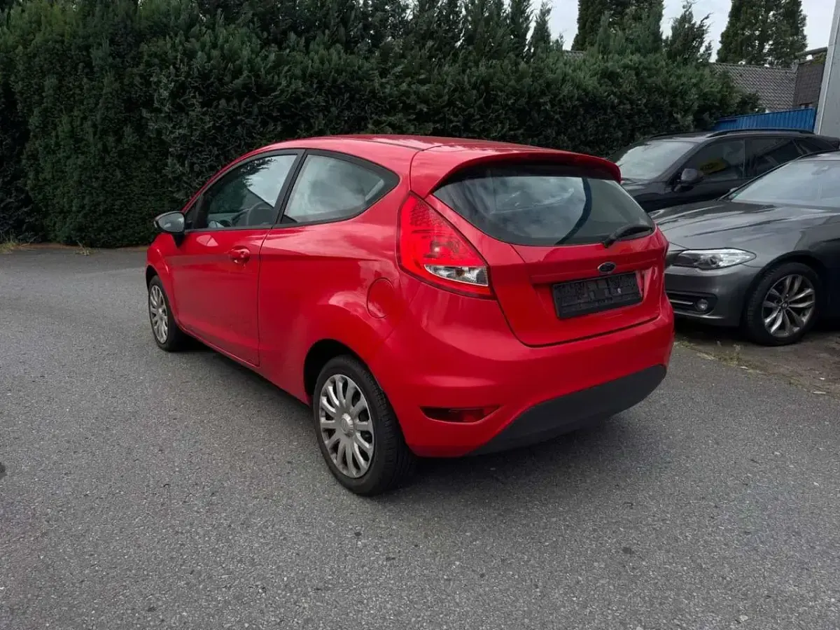 Gebraucht Ford Fiesta Trend 60 PS (44 kW) 2009 Rot Kleinwagen