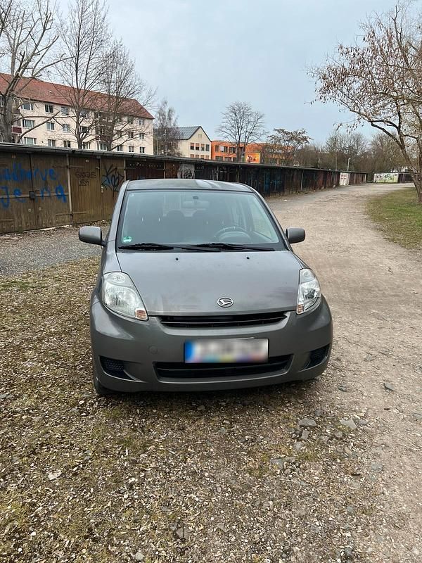 Gebraucht Daihatsu Sirion 91 PS (66 kW) 2008 Silber Kleinwagen