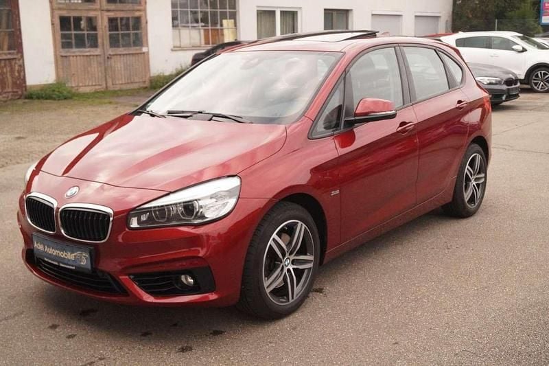 Flamencorot brillanteffekt met Gebraucht 2015 BMW 218 Sport Line Limousine | 11.500 € (Superpreis) - Bild 1/4