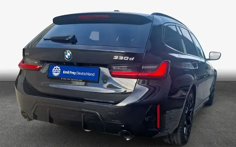 Neu BMW 330 Basis 286 PS (210 kW) 2025 Saphirschwarz metallic Kombi