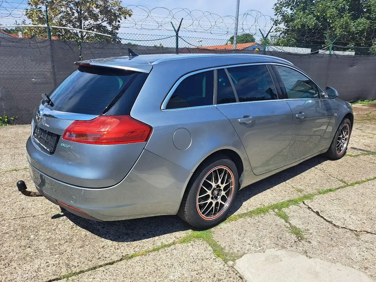 Gebraucht Opel Insignia 160 PS (117 kW) 2011 Grau Kombi