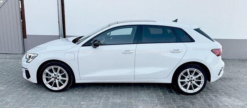 Gebraucht Audi A3 Sportback e-tron Advanced 204 PS (150 kW) 2024 Weiß Kleinwagen