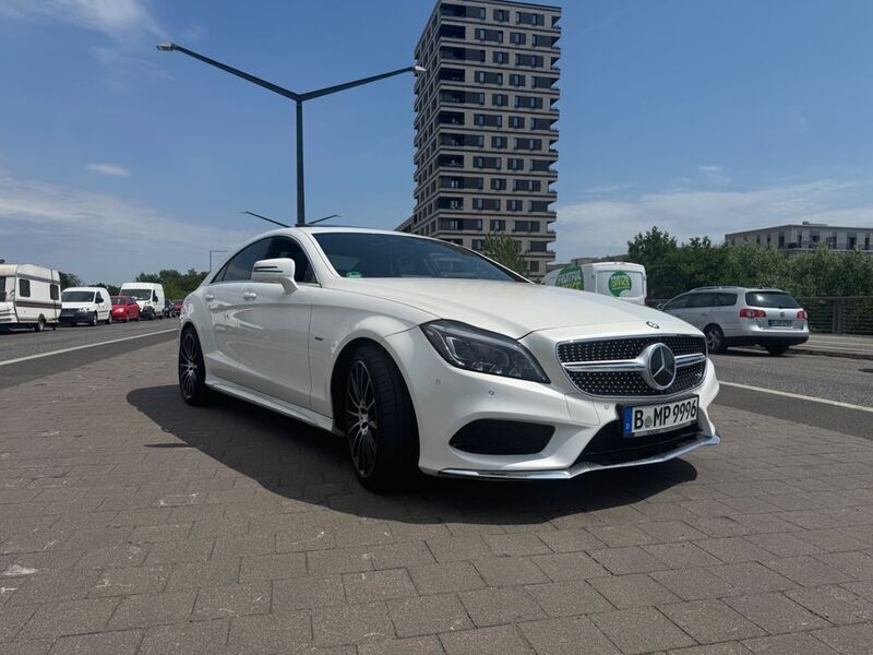 Weiß Gebraucht 2018 Mercedes CLS350 AMG Limousine | 25.500 € (Superpreis) - Bild 1/4
