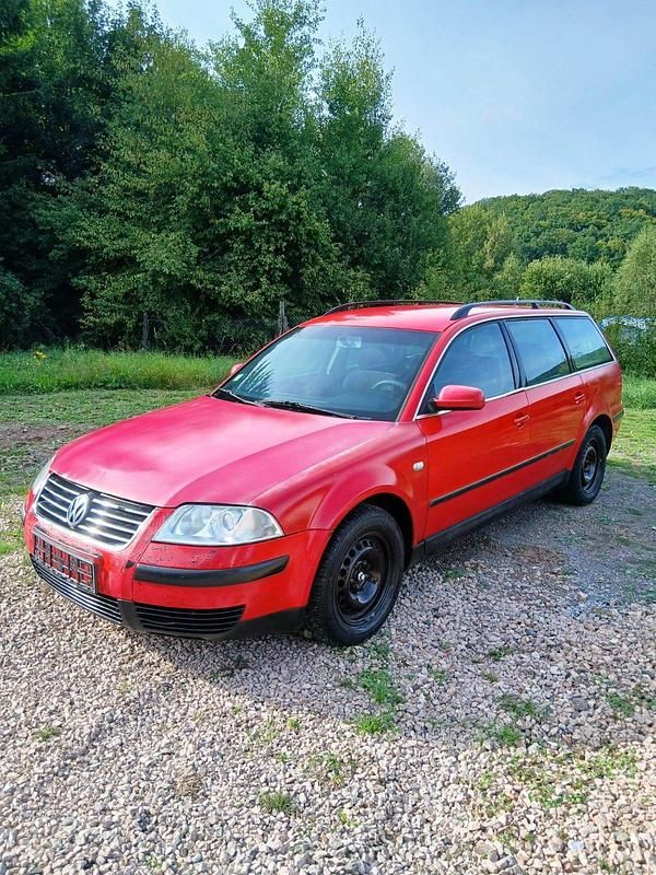 Rot Gebraucht 2001 VW Passat Kombi | 350 € (Superpreis) - Bild 1/4