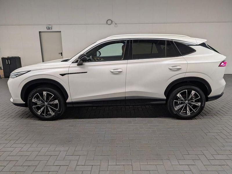 Neu MG HS Luxury 170 PS (125 kW) 2025 Pearlweissmet. SUV