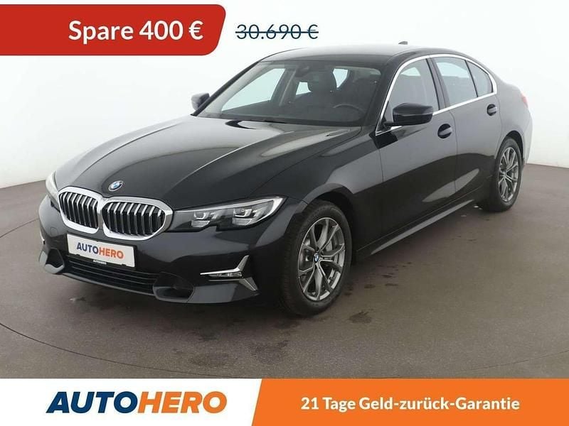 Saphirschwarz Gebraucht 2019 BMW 330 Luxury Line Limousine | 30.290 € (Guter Preis) - Bild 1/3