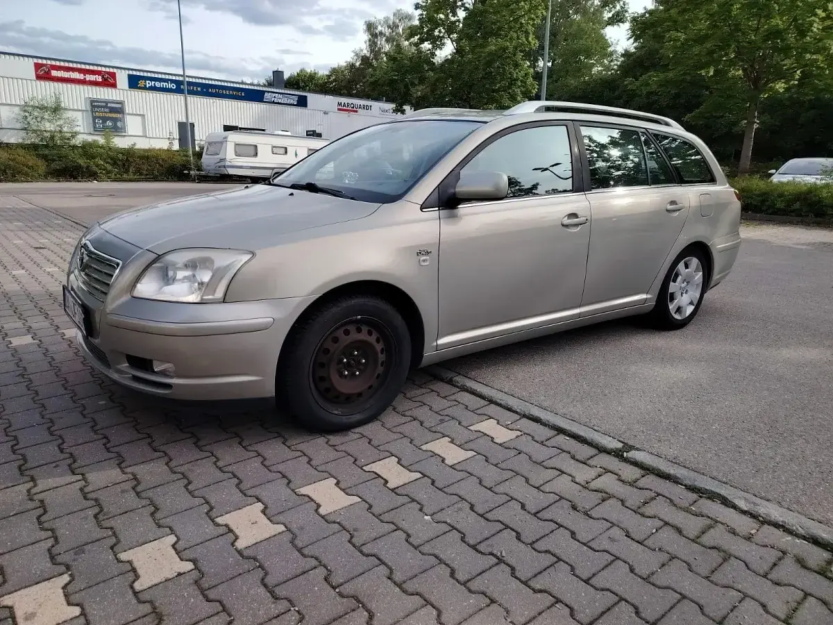 Gebraucht Toyota Avensis 116 PS (85 kW) 2005 Silber Kombi