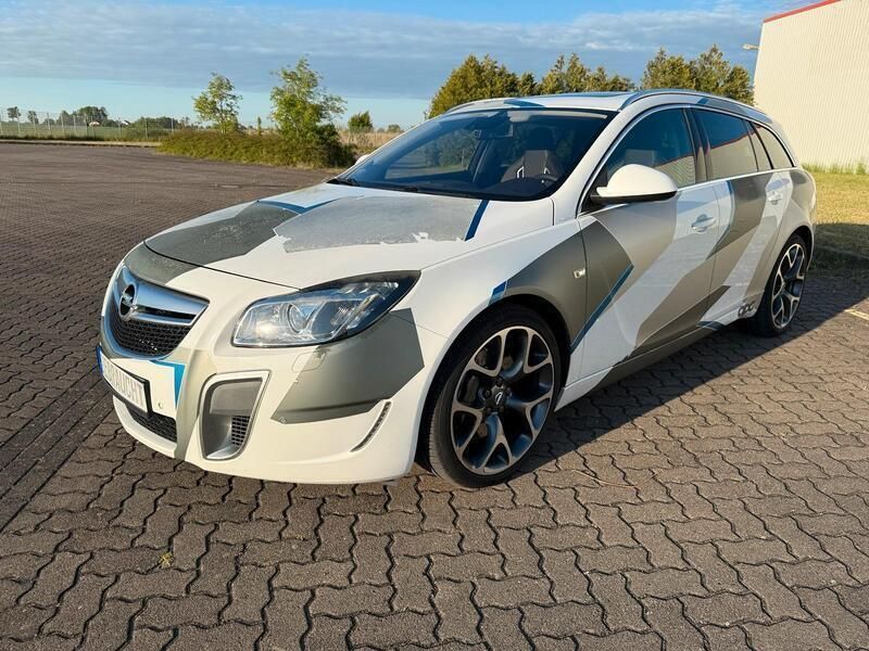 Weiß Gebraucht 2010 Opel Insignia OPC Kombi | 5.990 € (Guter Preis) - Bild 1/4