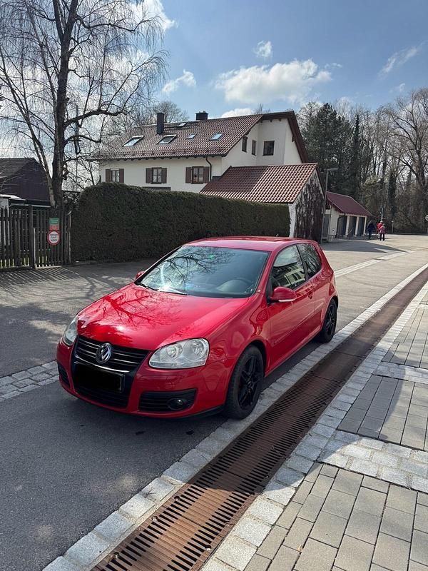 Rot Gebraucht 2007 VW Golf V Coupé | 3.200 € (Etwas zu teuer) - Bild 1/4