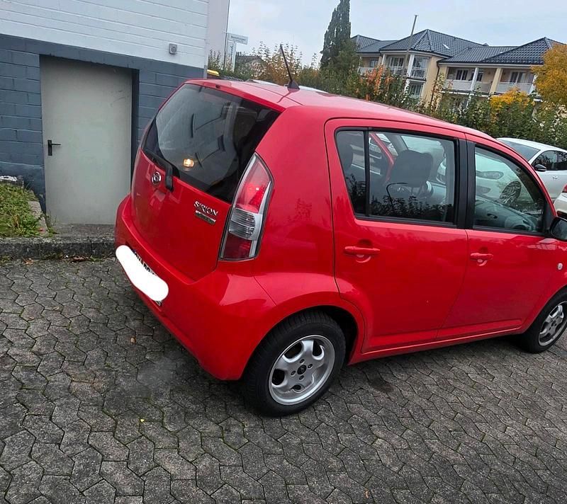 Gebraucht Daihatsu Sirion 65 PS (47 kW) 2008 Rot Kleinwagen