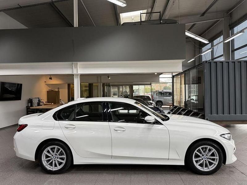 Gebraucht BMW 318 156 PS (114 kW) 2023 Alpinweiss iii Limousine