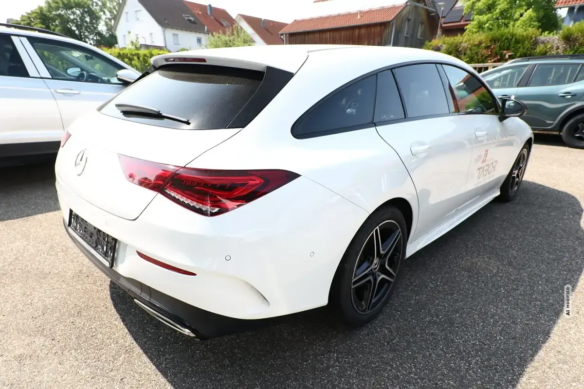 Gebraucht Mercedes CLA200 AMG line 150 PS (110 kW) 2023 Weiß Coupé