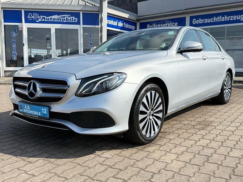 Iridiumsilber metalliclack Gebraucht 2018 Mercedes E200 Limousine | 20.990 € (Guter Preis) - Bild 1/4
