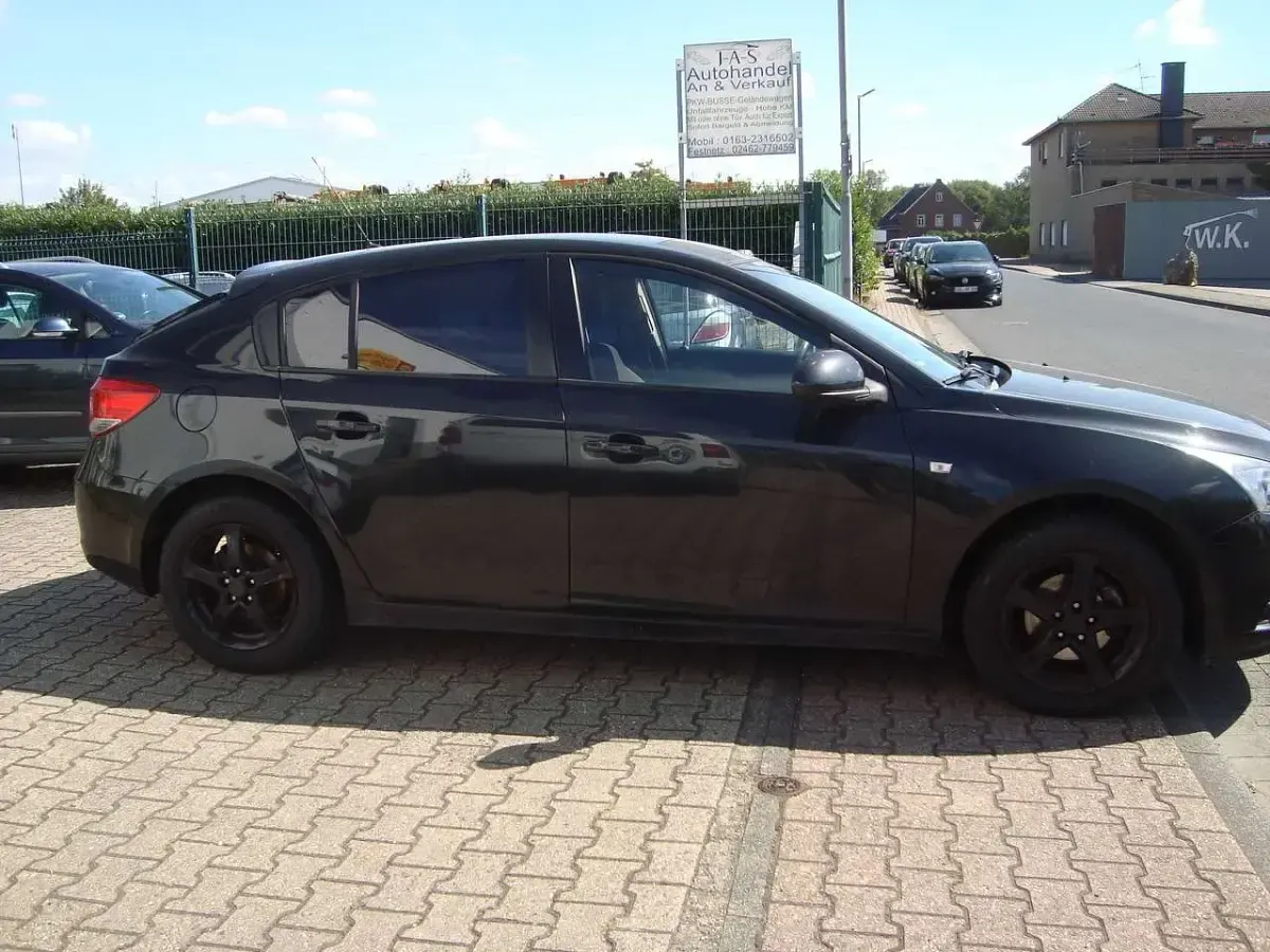 Gebraucht Chevrolet Cruze LS 124 PS (91 kW) 2012 Schwarz Limousine