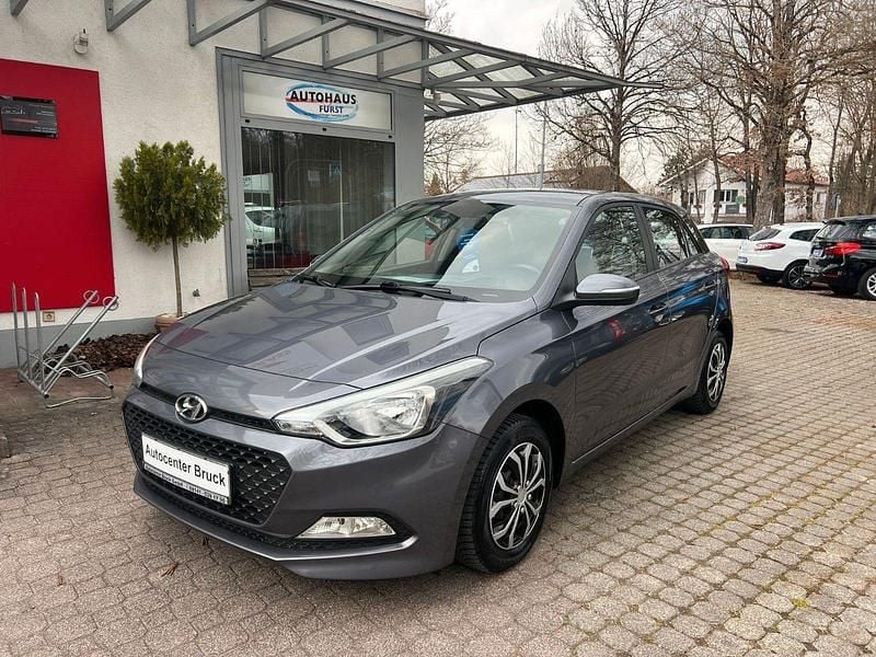 Gebraucht Hyundai i20 Style 84 PS (61 kW) 2016 Grau Kleinwagen