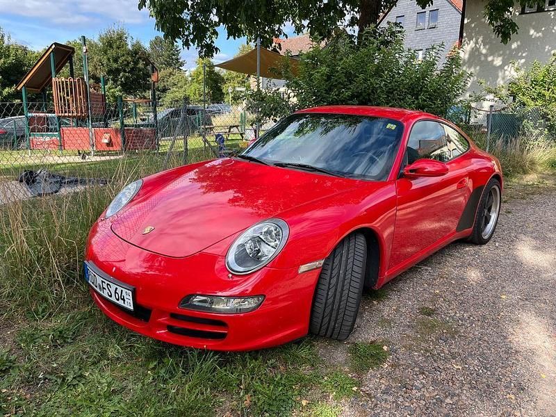 Rot Gebraucht 2005 Porsche 911 Carrera S Coupé | 47.850 € (Fairer Preis) - Bild 1/4