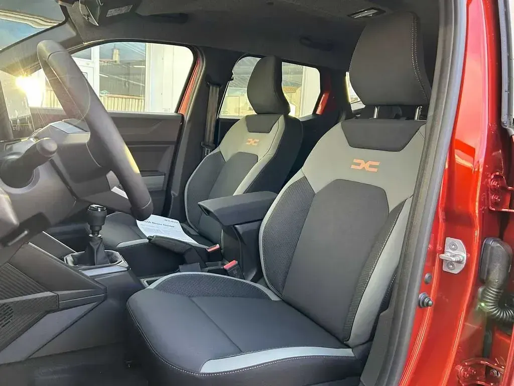 Używany Dacia Duster Extreme 131 KM (96 kW) 2025 Brązowy SUV