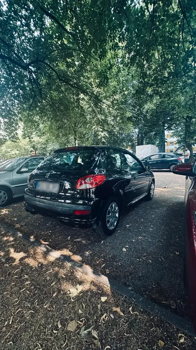Gebraucht Peugeot 206+ 75 PS (55 kW) 2009 Schwarz Kleinwagen