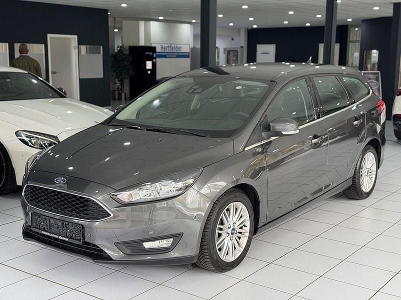 Grau Gebraucht 2018 Ford Focus Limousine | 8.490 € (Superpreis) - Bild 1/4
