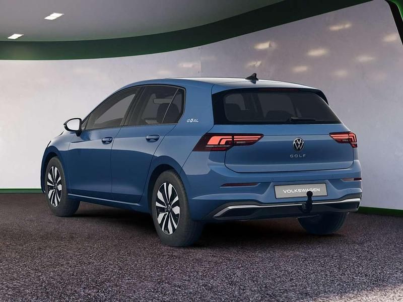 Gebraucht VW Golf VIII Goal 150 PS (110 kW) 2025 Blau / anemonenblau Limousine