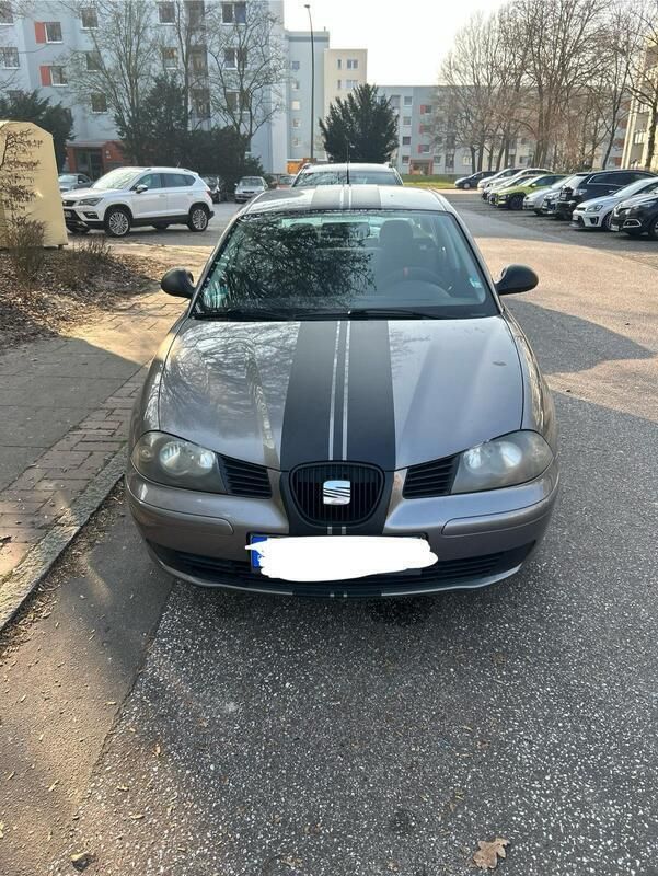 Grau Gebraucht 2003 Seat Cordoba Limousine | 1.800 € (Etwas zu teuer) - Bild 1/4