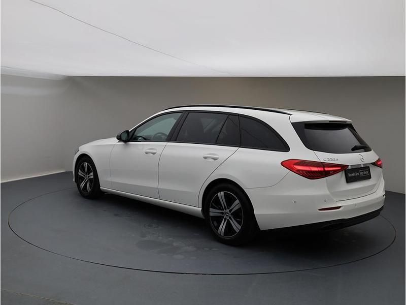 Gebraucht Mercedes C220 Night 200 PS (147 kW) 2023 Unilack polarweiss Kombi